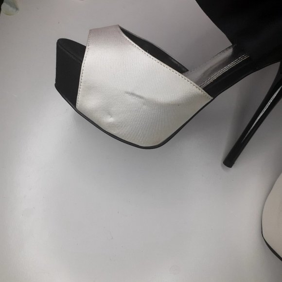 - Platform heels - Picture 8 of 12